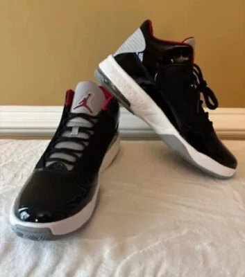 Nike Air Jordan Max Aura 2 preto cimento cinza lobo vermelho CK6636-006 masculino tamanho 10.5 - Imagem 1 de 4