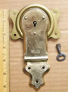 ANTIQUE EAGLE 1892 Solid Brass TRUNK LOCK & KEY Chest, Vintage Hardware Parts - Photo 1 sur 4