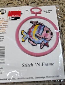 Gezähltes Kreuzstich Set 2723 Fischstich N Rahmen NMI NOS Regenbogenfisch Neu - Bild 1 von 2