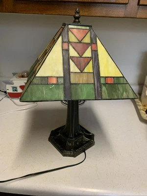 Lámpara Tiffany Lámpara de Mesa Multicolor Artes y Manualidades Pantalla Base de Metal Foto 1 de 4