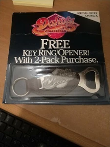 Llavero abrebotellas de cuero Dakota Cigarettes - Imagen 1 de 5