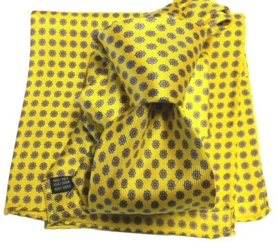 Cravatta gialla seta stampata vari italy top qualy e completo abbinata pochette - Immagine 1 di 2
