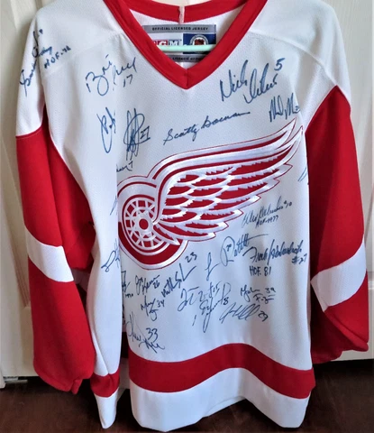 Detroit Red Wings 24 signatures CCM Jersey Med - JSA ! Cover