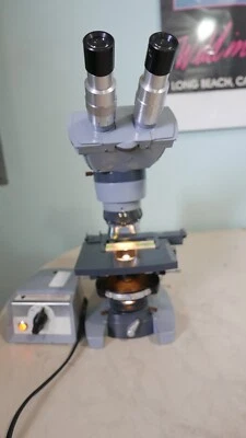 American Optical 1036 Binocular  + Darkfield + 4 Objectives + 365 Power Supply * - Image 1 of 4