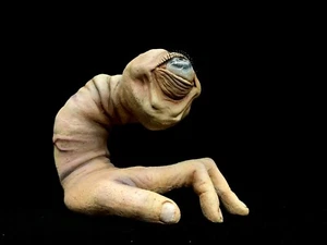 Eyes On Hand 1:1 Studio Scale Prop Display Art Statue - Picture 1 of 10