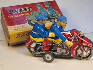 Tintoy 1950s red China MF162 friction MOTORCYCLE WITH 2 DRIVERS mint/orig. box!! - Bild 1 von 8