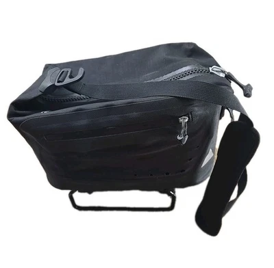Bolso maletero Ortlieb negro impermeable cremallera superior Alemania + base de montaje pero sin llave Foto 1 de 4