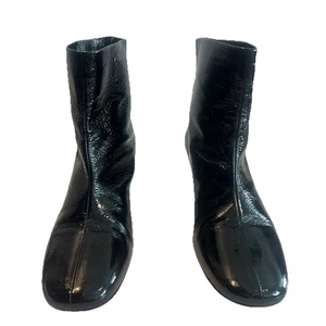 Dear Frances Boots 39.5 Low Mid Heel Ankle Booties Black Patent Leather Beetle - Picture 1 of 24