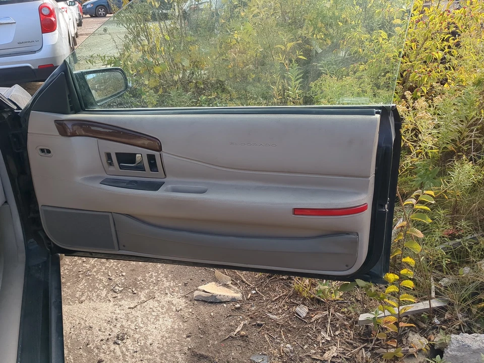 Отделка передней правой пассажирской внутренней дверной панели 2000 Cadillac Eldorado JWD2K - Изображение 1 из 1