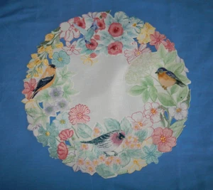 9 tovagliette rotonde ricamate uccellini e fiori ritagliati 15" - Foto 1 di 11