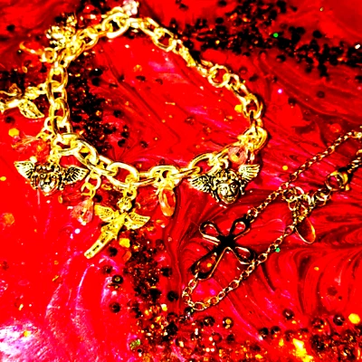 Pulsera con dije de ángel vintage de plata y pulsera cruz de cadena de plata muy delicada Foto 1 de 3