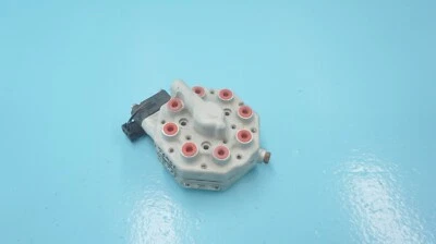 MERCEDES--BENZ  R107  560SL  ,  FUEL  DISTRIBUTOR  , OEM , 0438101018 - Image 1 of 4