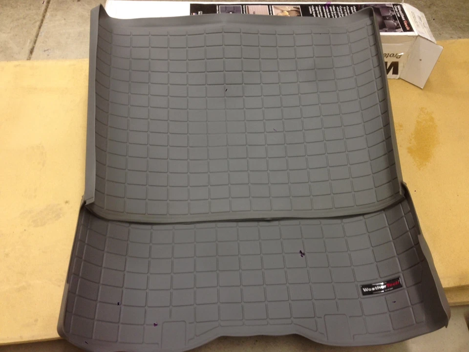 WeatherTech 42297 Grey Rear Cargo Liner, 2006-10 Ford Explorer - Imagem 1 de 1