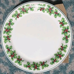 Woolworths Holly 20 Piece Christmas Dinnerware Set-Brand New In Original Box - Picture 1 of 5