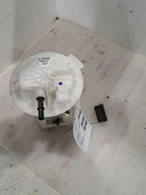 Bomba de combustible 2012 Town & Country Van Sku#4083132 Foto 1 de 4