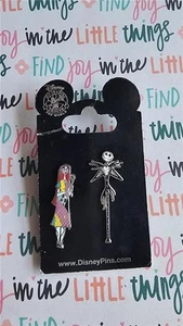 Juego de 2 prendedores Disney Pesadilla antes de Navidad Jack Skellington y Sally con flor - Imagen 1 de 1