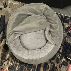 Cama para perro pequeña cubierta gris suave mullida cómoda - Imagen 1 de 3