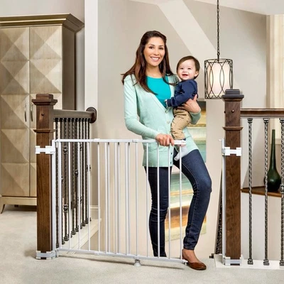 Regalo Top Of Stairs Metal Baby Gate Aberturas 26”x42” 1341W Foto 1 de 4