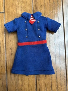 Conjunto Muñeca Tammy Vestido Azul con Cinturón Rojo Corbata a Rayas Uniforme Escolar Original - Imagen 1 de 5