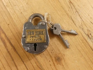 New York Insane Asylum Cast Iron Working Lock Keys Rusty SMALL *SCUFF ON FRONT** - Picture 1 of 8