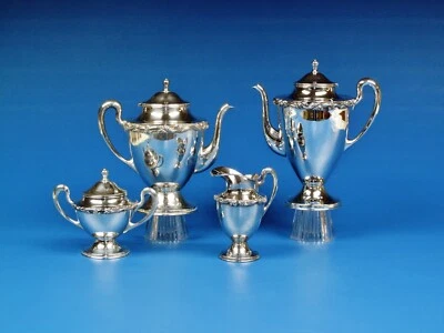 Um serviço de chá e café mexicano de prata esterlina quatro (4) peças, C 1950 2996.  Gramas - Imagem 1 de 4