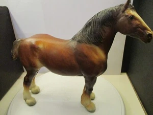 Breyer Clydesdales Stute, in gutem Zustand kleinere Schrammen und Gebrauchsspuren. - Bild 1 von 2