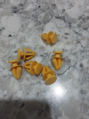 (Pack de 6) Retenedor de moldura de clip de espata de apertura de rueda trasera para sujetadores RAM 1500 Foto 1 de 2