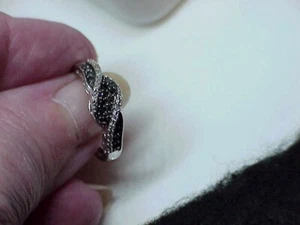 Anello a fascia filigrana attorcigliata oro bianco massiccio 10 kt diamanti neri misura 4 J4128 - Foto 1 di 5