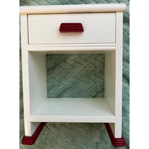 VTG 1990 American Girl Pleasant Company Doll Molly McIntire Nightstand Table Red - Picture 1 of 8
