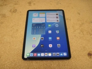 DAMAGED APPLE iPAD PRO 11" 1ST GEN 64GB WIFI & CELLULAR NU0M2B/A A1934 (RN9637) - Picture 1 of 20