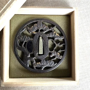Japón Antiguo Hierro Hoja de Pino Tallo Calado Tsuba Espada Katana Armadura  - Imagen 1 de 6