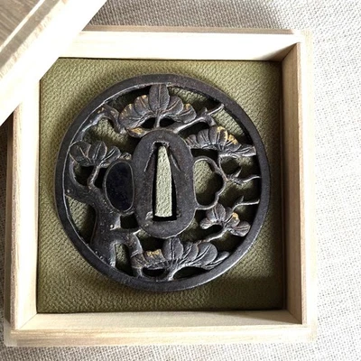 Япония старинный железный сосны лист стержень ажурный цуба меч катана доспехи  - Изображение 1 из 4