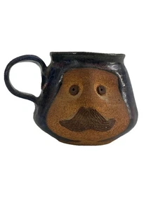 Taza de café vintage Studio Art Pottery 3D hombre bigote cara cerámica - Imagen 1 de 12