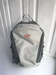 Mochila Arc'teryx Mantis 26L Gris Claro Verde Oliva Nueva Japón - Imagen 1 de 10