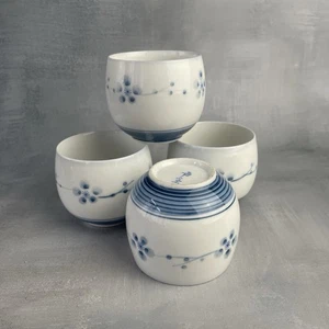 ASIEN Japan 4er Set Tasse Teeschale Porzellan Blumendekor blau signiert - Bild 1 von 5