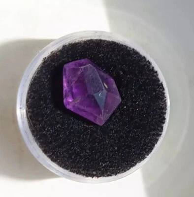 Cabujón de forma libre de amatista, amatista pulida natural púrpura profundo 5,8 quilates 11x9x6 mm Foto 1 de 4