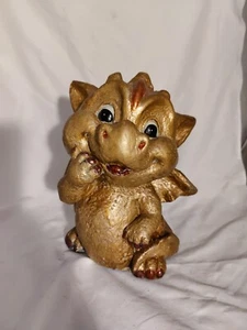 Niedliches Gold Baby Drache Putz Statue Ornament 9,5 Zoll hoch - Bild 1 von 10