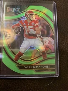 2020 Patrick Mahomes II Field Level Neon GReen die Cut Prizm - Picture 1 of 2