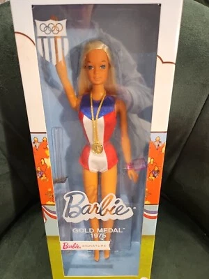 Muñeca Malibu Barbie Signature Gold Medal 1975 Reproducción Mattel - NUEVA EN CAJA Foto 1 de 4