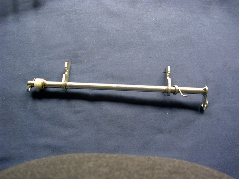 BARRA LOCALIZADORA ASIENTO YAMAHA YZF 600 R6 2C0 GENUINA SIN USAR 2C0-24780-00    Foto 1 de 1