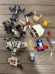 Verschiedene Action Figuren Fahrzeugteile Lot Transformers Stat Wars Bakugan siehe Bilder - Bild 1 von 10