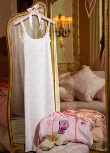 IN HAND - VICTORIAS SECRET PINK X LOVESHACKFANCY DUFFLE BAG - Exclusive Limited  - Bild 1 von 6
