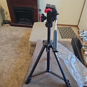 Velbon S-400 Deluxe Photo Tripod With 3-Way Quick Release Panhead Camera Mount - Picture 1 of 14