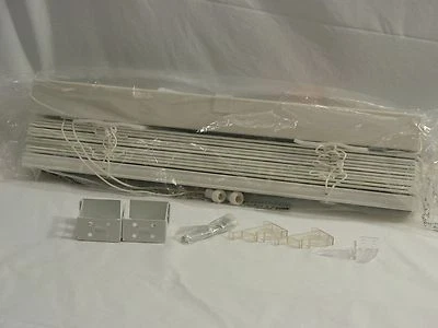 Levelor Tonos Madera, Blanco - 20.5"H, 17.5"W, 2" Grosor Foto 1 de 3