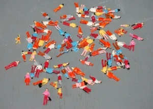 Spur N - HO Scale Figuren Kunststoff bemalt je 3/4" hoch - Bild 1 von 7