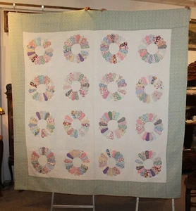 Antique Dresden Plate Pattern Pieced Quilt – Hand Stitched – - Picture 1 of 12