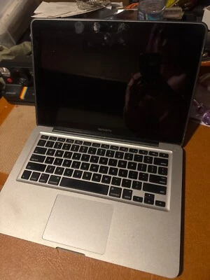 Apple MacBook Pro 2010 A1286 15" Core i7-2720QM 2.20GHz 8GB RAM 500GB HDD - Image 1 of 3