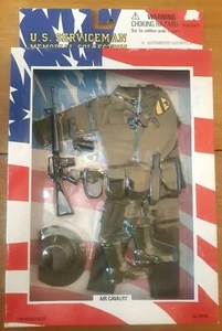 U.S. SERVICEMAN MEMORIAL COLLECTION UNI.SET, AIR CAVALRY, VIETNAM, MINT ON CARD - Picture 1 of 3