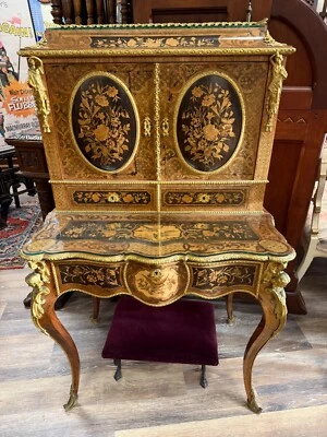 Escritorio estilo Luis XV Foto 1 de 4