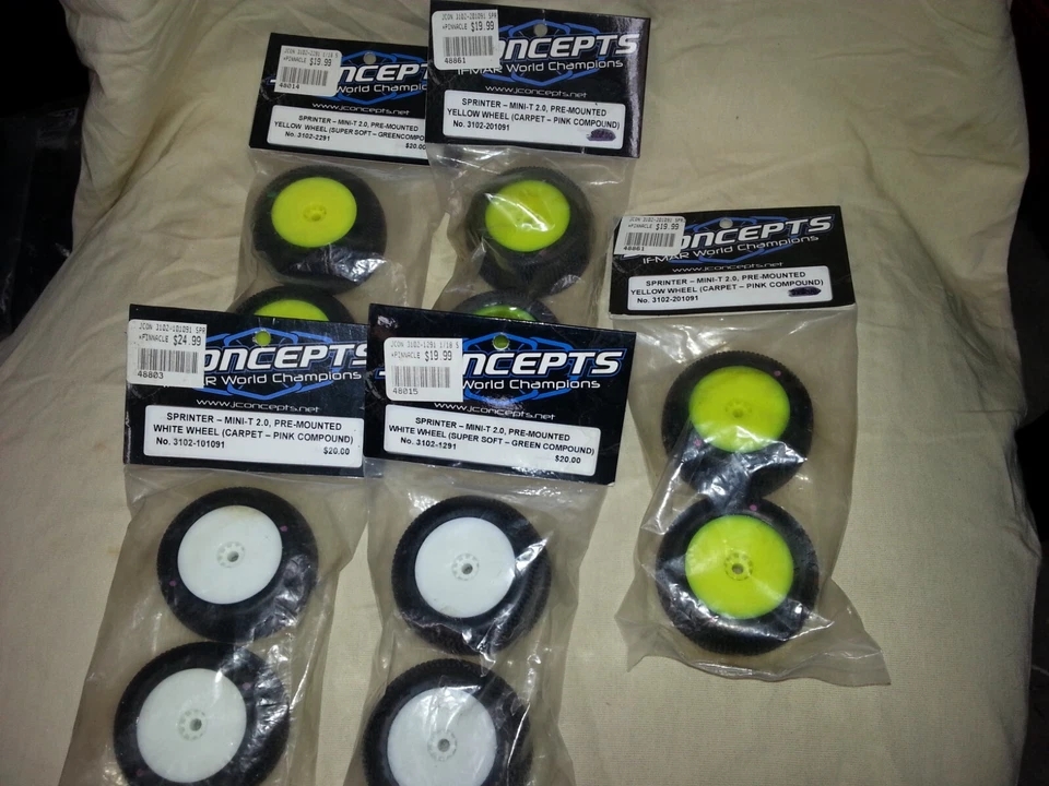 LOSI MINI T 2.0 BULK TIRE LOT - Image 1 of 1